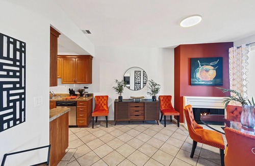 Beverly Hills Apartment | Beverly Hills Haven 2 BR Apt + Murphy Bed, Parking
