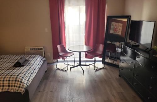 Beverly Hills Apartment | Beverly Hills Suite with Balcony