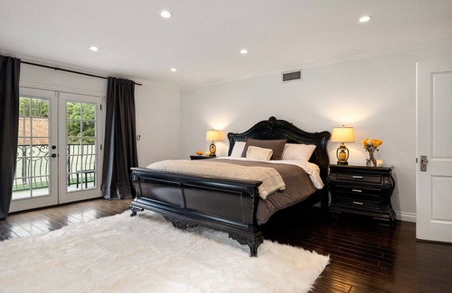 The Flats House | Beverly Hills The Flats Walk to Rodeo Drive