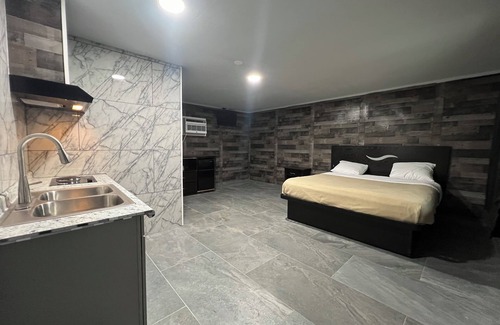Mobile Hotel | BEVERLY MOTEL