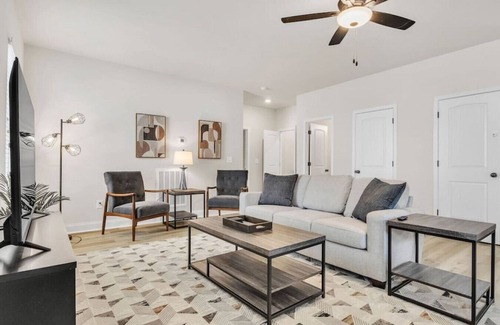 Greer House | Beverly South~ 1 Mile to Downtown Greer!