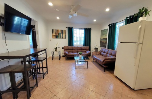 Beverly Hills Apartment | Beverlywood 2 bedroom guesthouse. 5 minutes to Rodeo Drive!