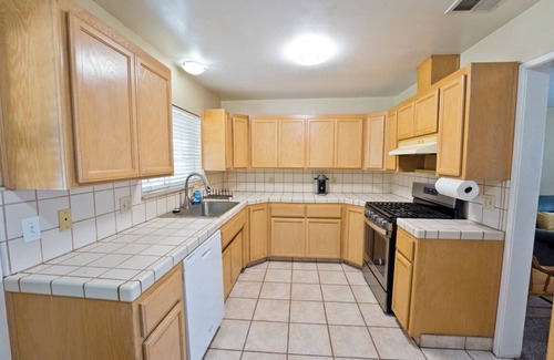 North Country Meadows House | BFL Airport Casita, 2 bed 1 bath Great backyard! Wifi & A/C!