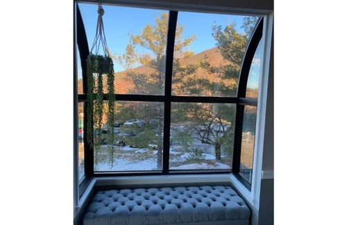 Vernon Condo | Bi-level Condo with Mountain Views and Loft Space
