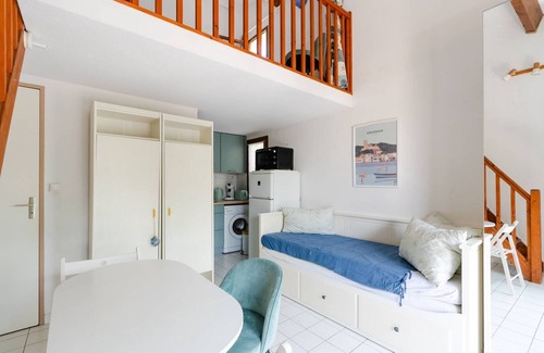 Les Ayguades House | BI1-311: Air-conditioned studio apartment with mezzanine located near the beach.