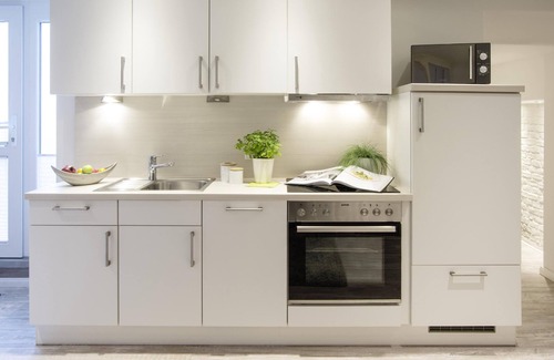 Holm Apartment | Biberburg - parking space, shower room, TV, WLAN, washing machine