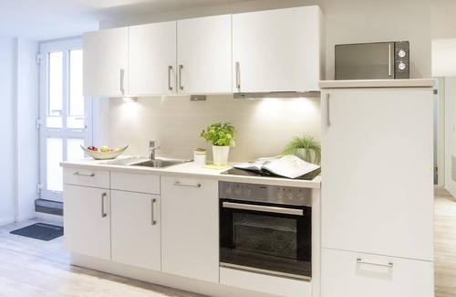 Holm Apartment | Biberburg - parking space, shower room, TV, WLAN, washing machine