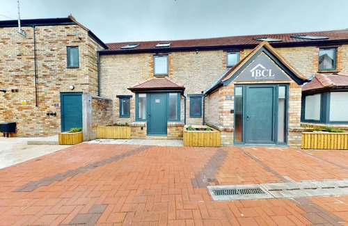 Bicester Apartment | Bicester Court Lodge The Bure Room | Bicester Holiday Let | 1 Bed & Sleeps 2