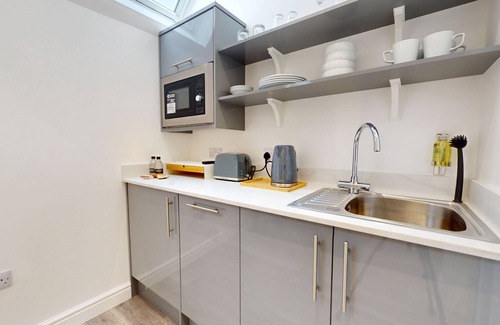 Bicester Apartment | Bicester Court Lodge The Lodge Room | Bicester Holiday Let | 1 Bed & Sleeps 2