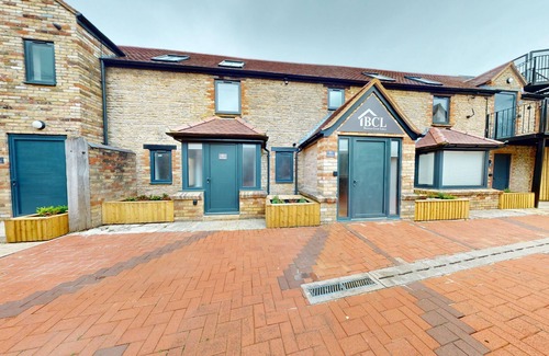 Bicester Apartment | Bicester Court Lodge The Lodge Room | Bicester Holiday Let | 1 Bed & Sleeps 2