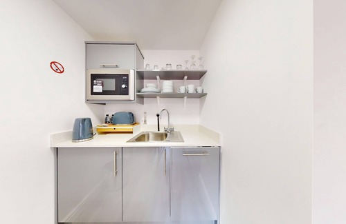 Bicester Apartment | Bicester Court Lodge The Langford Room | Bicester Holiday Let | 1 Beds & Sleeps 2