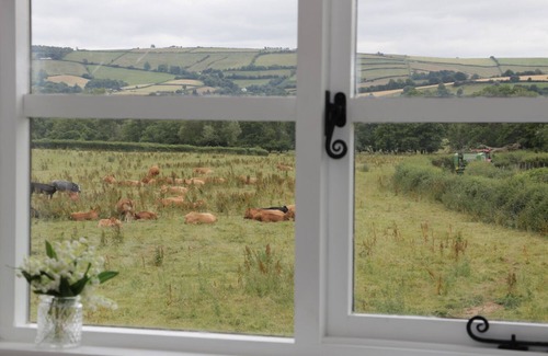 Clun Cottage | BICTON LODGE, family friendly, with hot tub in Clun