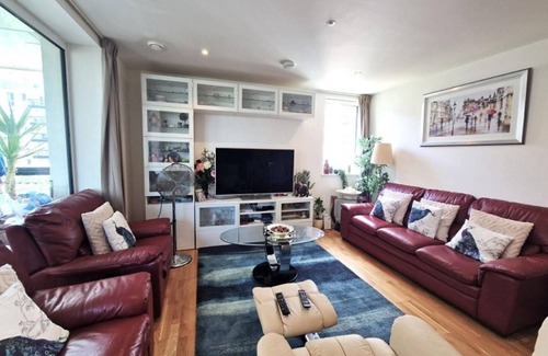 Stratford Apartment | Big 3bed 2bath Apartment in Olympic Village, London