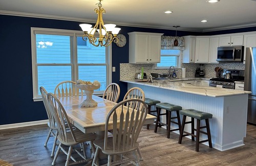 Wildwood Condo | BIG 4 BEDROOM, 2 BATH BEAUTY ! ONLY 1.5 BLOCKS TO THE BEACH AND BOARDS !