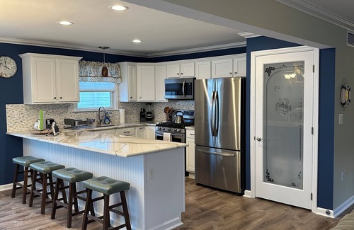 Wildwood Condo | BIG 4 BEDROOM, 2 BATH BEAUTY ! ONLY 1.5 BLOCKS TO THE BEACH AND BOARDS !