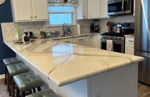 Wildwood Condo | BIG 4 BEDROOM, 2 BATH BEAUTY ! ONLY 1.5 BLOCKS TO THE BEACH AND BOARDS !