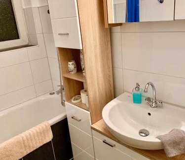 Vahrenwald-List Apartment | Big and Beautiful