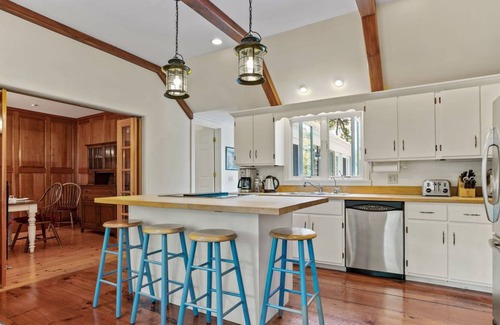 South Orleans House | Big and Private in Orleans. Pond View, Sleeps 12: 022-OW