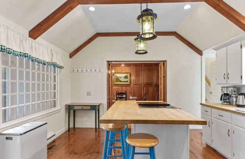 South Orleans House | Big and Private in Orleans. Pond View, Sleeps 12: 022-OW