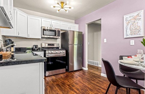 Warren House | Big bang in a little boxx