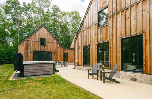 Oakland House | Big Bass Lodge
