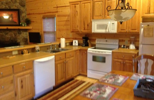 Blairsville Cabin | Big Bear Cabin - Enjoy a peaceful mountain getaway !nMany Mtn activities nearbyn
