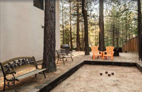 Fox Farm House | Big Bear Castle by AvantStay Private Home in Great Big Bear Location w Hot Tub