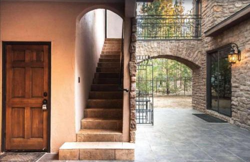 Fox Farm House | Big Bear Castle by AvantStay Private Home in Great Big Bear Location w Hot Tub