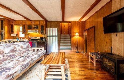 Raccoon Ridge Apartment | Big Bear Cave