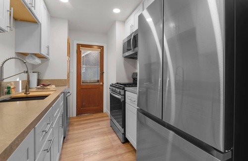 Big Bear Lake Cabin | Big Bear Cottage - Walk to Lake, Apple TV, Fireplace, Deck