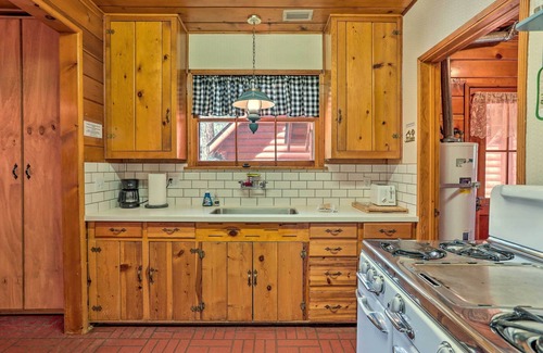 Boulder Bay Cabin | Big Bear Lake Cabin ~ 4 Mi Snow Summit Ski Resort