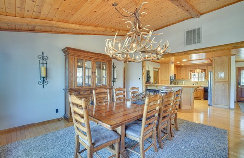 Castle Glen Estates Cabin | Big Bear Lake Cabin w/Hot Tub & Gas Fire Pit!