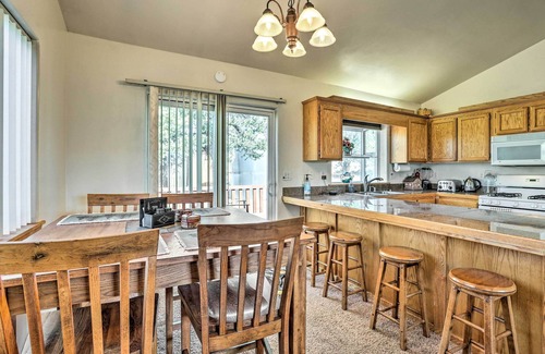 Baldwin Lake Cabin | Big Bear Lake Cabin w/Deck & Views ~ 9 Mi to Ski!