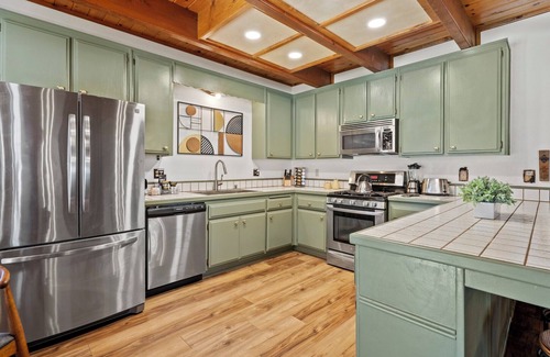 Eagle Mountain Estates Villa | Big Bear Lake Sleep 16