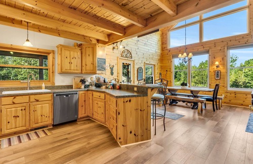Comins Cabin | Big Bear Lodge Retreat where friends & families gather and meet!