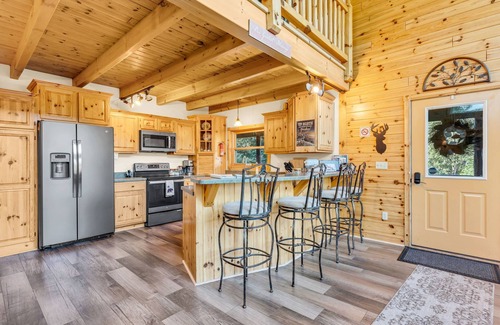 Comins Cabin | Big Bear Lodge Retreat where friends & families gather and meet!