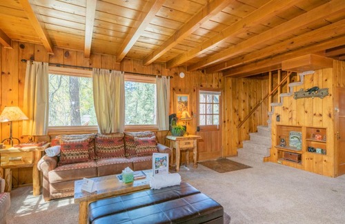 Boulder Bay House | Big Bear Retreat - A charming mountain cabin with easy access to Big Bear's attractions!