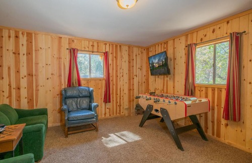 Boulder Bay House | Big Bear Retreat - A charming mountain cabin with easy access to Big Bear's attractions!