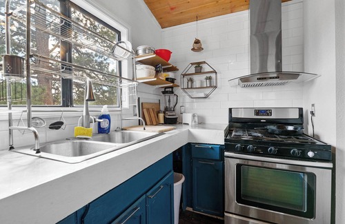 Big Bear House | Big Bear Treehouse Retreat, Hot Tub, Stunning Views, Pet-Friendly