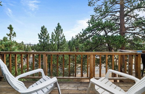 Big Bear House | Big Bear Treehouse Retreat, Hot Tub, Stunning Views, Pet-Friendly