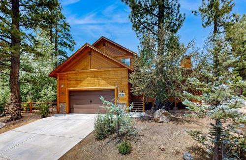 Eagle Mountain Estates House | Big Bear White Skies ~ Fantastic cabin with fireplace, game room, mountain view, & hot tub