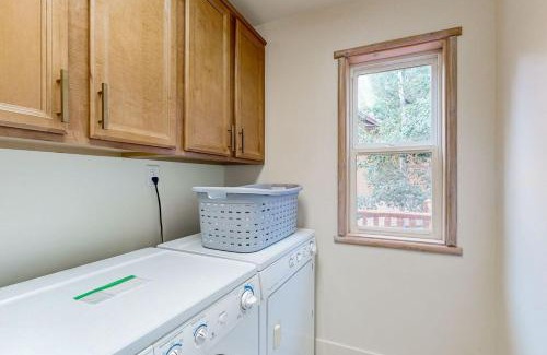 Eagle Mountain Estates House | Big Bear White Skies ~ Fantastic cabin with fireplace, game room, mountain view, & hot tub