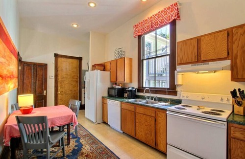 Savannah Victorian District House | Big Blue House - Near Forsyth Park - Lower, Big Blue House - Near Forsyth Park - Lower
