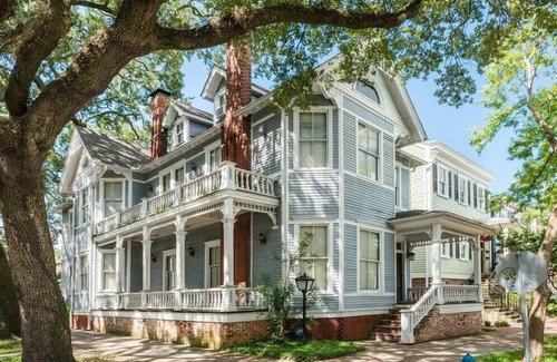 Savannah Victorian District House | Big Blue House Upper- Near Forsyth Park