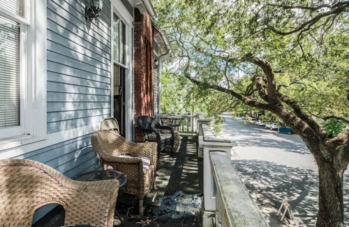 Savannah Victorian District House | Big Blue House Upper- Near Forsyth Park