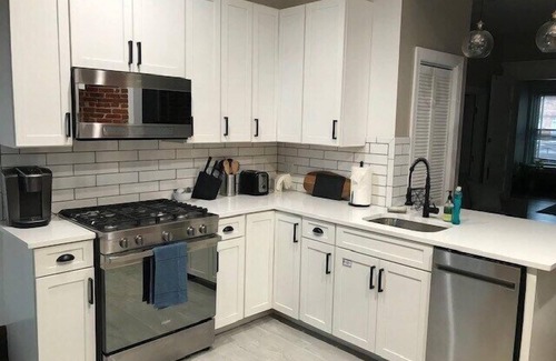 University District Apartment | Big Brick 2 Bedroom apartment in Victorian Village