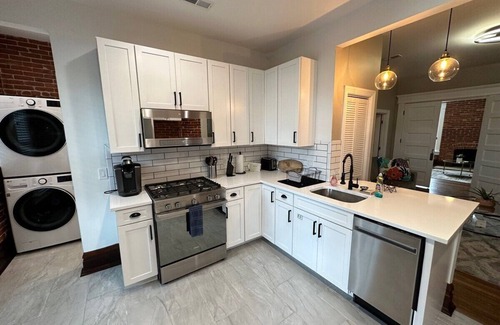 University District Apartment | Big Brick 2 Bedroom apartment in Victorian Village