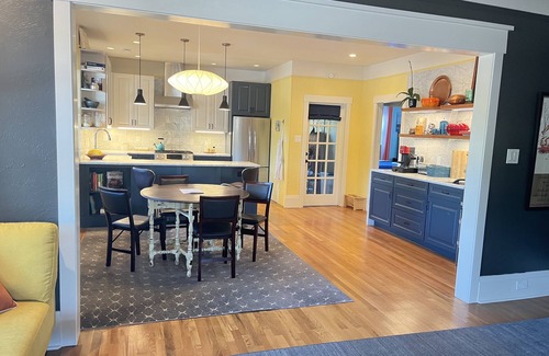 Berkeley House | Big bungalow, fire pit, walk to bars, shops, restaurants. Close to downtown.