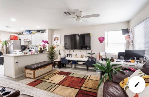 Downtown Las Vegas House | Big charming room
