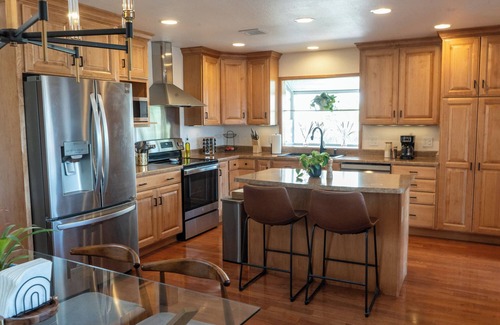 Northeast Colorado Springs House | Big Deck Viewhouse: Central COS Hilltop Haven